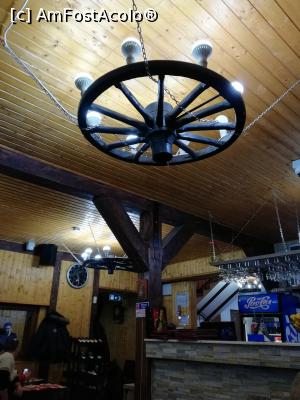 [P08] Lustra rustica » foto by fredutza
 - 
<span class="allrVoted glyphicon glyphicon-heart hidden" id="av946728"></span>
<a class="m-l-10 hidden" id="sv946728" onclick="voting_Foto_DelVot(,946728,5687)" role="button">șterge vot <span class="glyphicon glyphicon-remove"></span></a>
<a id="v9946728" class=" c-red"  onclick="voting_Foto_SetVot(946728)" role="button"><span class="glyphicon glyphicon-heart-empty"></span> <b>LIKE</b> = Votează poza</a> <img class="hidden"  id="f946728W9" src="/imagini/loader.gif" border="0" /><span class="AjErrMes hidden" id="e946728ErM"></span>