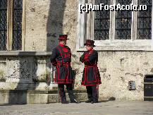 [P10] Beefeaters autentici...din Turnul Londrei » foto by luckyif
 - 
<span class="allrVoted glyphicon glyphicon-heart hidden" id="av71713"></span>
<a class="m-l-10 hidden" id="sv71713" onclick="voting_Foto_DelVot(,71713,5691)" role="button">șterge vot <span class="glyphicon glyphicon-remove"></span></a>
<a id="v971713" class=" c-red"  onclick="voting_Foto_SetVot(71713)" role="button"><span class="glyphicon glyphicon-heart-empty"></span> <b>LIKE</b> = Votează poza</a> <img class="hidden"  id="f71713W9" src="/imagini/loader.gif" border="0" /><span class="AjErrMes hidden" id="e71713ErM"></span>