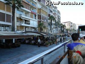 [P10] Cu autobuzul turistic pe Kordon. Faleza e impanzita de restaurante.  » foto by TraianS
 - 
<span class="allrVoted glyphicon glyphicon-heart hidden" id="av499338"></span>
<a class="m-l-10 hidden" id="sv499338" onclick="voting_Foto_DelVot(,499338,5718)" role="button">șterge vot <span class="glyphicon glyphicon-remove"></span></a>
<a id="v9499338" class=" c-red"  onclick="voting_Foto_SetVot(499338)" role="button"><span class="glyphicon glyphicon-heart-empty"></span> <b>LIKE</b> = Votează poza</a> <img class="hidden"  id="f499338W9" src="/imagini/loader.gif" border="0" /><span class="AjErrMes hidden" id="e499338ErM"></span>