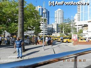 [P04] Taxiurile care asteapta langa Portul Alsancak. Majoritatea o taie la Efes sau la Pergamon.  » foto by TraianS
 - 
<span class="allrVoted glyphicon glyphicon-heart hidden" id="av499332"></span>
<a class="m-l-10 hidden" id="sv499332" onclick="voting_Foto_DelVot(,499332,5718)" role="button">șterge vot <span class="glyphicon glyphicon-remove"></span></a>
<a id="v9499332" class=" c-red"  onclick="voting_Foto_SetVot(499332)" role="button"><span class="glyphicon glyphicon-heart-empty"></span> <b>LIKE</b> = Votează poza</a> <img class="hidden"  id="f499332W9" src="/imagini/loader.gif" border="0" /><span class="AjErrMes hidden" id="e499332ErM"></span>