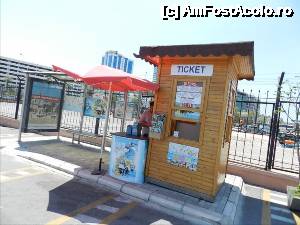[P07] Casa de bilete pentru Busul Turistic. Un bilet de o zi; hop on; hop off - 10 Euro.  » foto by TraianS
 - 
<span class="allrVoted glyphicon glyphicon-heart hidden" id="av499335"></span>
<a class="m-l-10 hidden" id="sv499335" onclick="voting_Foto_DelVot(,499335,5718)" role="button">șterge vot <span class="glyphicon glyphicon-remove"></span></a>
<a id="v9499335" class=" c-red"  onclick="voting_Foto_SetVot(499335)" role="button"><span class="glyphicon glyphicon-heart-empty"></span> <b>LIKE</b> = Votează poza</a> <img class="hidden"  id="f499335W9" src="/imagini/loader.gif" border="0" /><span class="AjErrMes hidden" id="e499335ErM"></span>