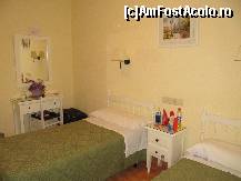 [P01] Camera twin , Hostal Los Alpes » foto by alb1573
 - 
<span class="allrVoted glyphicon glyphicon-heart hidden" id="av118306"></span>
<a class="m-l-10 hidden" id="sv118306" onclick="voting_Foto_DelVot(,118306,5747)" role="button">șterge vot <span class="glyphicon glyphicon-remove"></span></a>
<a id="v9118306" class=" c-red"  onclick="voting_Foto_SetVot(118306)" role="button"><span class="glyphicon glyphicon-heart-empty"></span> <b>LIKE</b> = Votează poza</a> <img class="hidden"  id="f118306W9" src="/imagini/loader.gif" border="0" /><span class="AjErrMes hidden" id="e118306ErM"></span>
