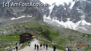 [P11] Plan de L'aiguille, refugiul si terasa » foto by mecut
 - 
<span class="allrVoted glyphicon glyphicon-heart hidden" id="av887520"></span>
<a class="m-l-10 hidden" id="sv887520" onclick="voting_Foto_DelVot(,887520,5749)" role="button">șterge vot <span class="glyphicon glyphicon-remove"></span></a>
<a id="v9887520" class=" c-red"  onclick="voting_Foto_SetVot(887520)" role="button"><span class="glyphicon glyphicon-heart-empty"></span> <b>LIKE</b> = Votează poza</a> <img class="hidden"  id="f887520W9" src="/imagini/loader.gif" border="0" /><span class="AjErrMes hidden" id="e887520ErM"></span>