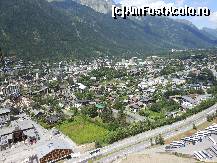 [P02] Chamonix - Autostrada, parcarea autocarelor si oraselul la inceputul ascensiunii spre Aiguille du Midi.  » foto by iulianic
 - 
<span class="allrVoted glyphicon glyphicon-heart hidden" id="av374663"></span>
<a class="m-l-10 hidden" id="sv374663" onclick="voting_Foto_DelVot(,374663,5749)" role="button">șterge vot <span class="glyphicon glyphicon-remove"></span></a>
<a id="v9374663" class=" c-red"  onclick="voting_Foto_SetVot(374663)" role="button"><span class="glyphicon glyphicon-heart-empty"></span> <b>LIKE</b> = Votează poza</a> <img class="hidden"  id="f374663W9" src="/imagini/loader.gif" border="0" /><span class="AjErrMes hidden" id="e374663ErM"></span>