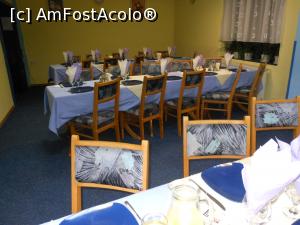 [P21] Vila Flora - Mediaș. Sala de mese.  » foto by iulianic
 - 
<span class="allrVoted glyphicon glyphicon-heart hidden" id="av1017260"></span>
<a class="m-l-10 hidden" id="sv1017260" onclick="voting_Foto_DelVot(,1017260,5758)" role="button">șterge vot <span class="glyphicon glyphicon-remove"></span></a>
<a id="v91017260" class=" c-red"  onclick="voting_Foto_SetVot(1017260)" role="button"><span class="glyphicon glyphicon-heart-empty"></span> <b>LIKE</b> = Votează poza</a> <img class="hidden"  id="f1017260W9" src="/imagini/loader.gif" border="0" /><span class="AjErrMes hidden" id="e1017260ErM"></span>