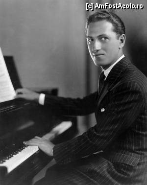 [P01] Dedicatie pt TEOANCA. Unul din compozitorii/pianistii mei preferati, Gershwin. Daca ar fi fost color (poza, desigur), era imbracat cu ceva rosu, stiu eu sigur :)) » foto by MCM
 - 
<span class="allrVoted glyphicon glyphicon-heart hidden" id="av347557"></span>
<a class="m-l-10 hidden" id="sv347557" onclick="voting_Foto_DelVot(,347557,5760)" role="button">șterge vot <span class="glyphicon glyphicon-remove"></span></a>
<a id="v9347557" class=" c-red"  onclick="voting_Foto_SetVot(347557)" role="button"><span class="glyphicon glyphicon-heart-empty"></span> <b>LIKE</b> = Votează poza</a> <img class="hidden"  id="f347557W9" src="/imagini/loader.gif" border="0" /><span class="AjErrMes hidden" id="e347557ErM"></span>