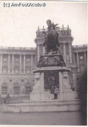 [P10] Statuia lui Eugen Savoia din fața Hofburg » foto by AZE
 - 
<span class="allrVoted glyphicon glyphicon-heart hidden" id="av1465124"></span>
<a class="m-l-10 hidden" id="sv1465124" onclick="voting_Foto_DelVot(,1465124,5760)" role="button">șterge vot <span class="glyphicon glyphicon-remove"></span></a>
<a id="v91465124" class=" c-red"  onclick="voting_Foto_SetVot(1465124)" role="button"><span class="glyphicon glyphicon-heart-empty"></span> <b>LIKE</b> = Votează poza</a> <img class="hidden"  id="f1465124W9" src="/imagini/loader.gif" border="0" /><span class="AjErrMes hidden" id="e1465124ErM"></span>