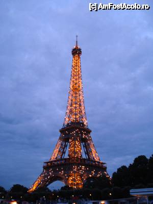 [P06] Paris - Turnul Eiffel luminat noaptea » foto by Diaura*
 - 
<span class="allrVoted glyphicon glyphicon-heart hidden" id="av463988"></span>
<a class="m-l-10 hidden" id="sv463988" onclick="voting_Foto_DelVot(,463988,5760)" role="button">șterge vot <span class="glyphicon glyphicon-remove"></span></a>
<a id="v9463988" class=" c-red"  onclick="voting_Foto_SetVot(463988)" role="button"><span class="glyphicon glyphicon-heart-empty"></span> <b>LIKE</b> = Votează poza</a> <img class="hidden"  id="f463988W9" src="/imagini/loader.gif" border="0" /><span class="AjErrMes hidden" id="e463988ErM"></span>