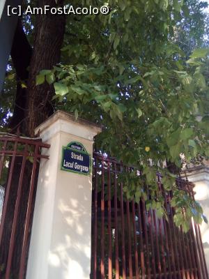 [P11] chiar în Piața Rosetti...  » foto by danaeldreny*
 - 
<span class="allrVoted glyphicon glyphicon-heart hidden" id="av896466"></span>
<a class="m-l-10 hidden" id="sv896466" onclick="voting_Foto_DelVot(,896466,5760)" role="button">șterge vot <span class="glyphicon glyphicon-remove"></span></a>
<a id="v9896466" class=" c-red"  onclick="voting_Foto_SetVot(896466)" role="button"><span class="glyphicon glyphicon-heart-empty"></span> <b>LIKE</b> = Votează poza</a> <img class="hidden"  id="f896466W9" src="/imagini/loader.gif" border="0" /><span class="AjErrMes hidden" id="e896466ErM"></span>