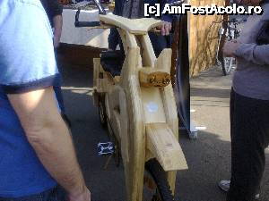 [P14] Festivalul vinului si al artei mestesugaresti, o bicicleta de lemn » foto by dorgo
 - 
<span class="allrVoted glyphicon glyphicon-heart hidden" id="av480115"></span>
<a class="m-l-10 hidden" id="sv480115" onclick="voting_Foto_DelVot(,480115,5760)" role="button">șterge vot <span class="glyphicon glyphicon-remove"></span></a>
<a id="v9480115" class=" c-red"  onclick="voting_Foto_SetVot(480115)" role="button"><span class="glyphicon glyphicon-heart-empty"></span> <b>LIKE</b> = Votează poza</a> <img class="hidden"  id="f480115W9" src="/imagini/loader.gif" border="0" /><span class="AjErrMes hidden" id="e480115ErM"></span>