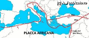 [P01] Linia rosie, care traverseaza si Grecia, ne indica locul unor posibile cutremure din zona Mediteranei (Internet)  » foto by dorgo <span class="label label-default labelC_thin small">NEVOTABILĂ</span>