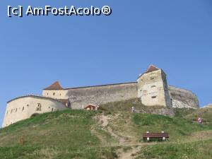 [P13] Cetatea Râsnov » foto by Michi
 - 
<span class="allrVoted glyphicon glyphicon-heart hidden" id="av1370762"></span>
<a class="m-l-10 hidden" id="sv1370762" onclick="voting_Foto_DelVot(,1370762,5760)" role="button">șterge vot <span class="glyphicon glyphicon-remove"></span></a>
<a id="v91370762" class=" c-red"  onclick="voting_Foto_SetVot(1370762)" role="button"><span class="glyphicon glyphicon-heart-empty"></span> <b>LIKE</b> = Votează poza</a> <img class="hidden"  id="f1370762W9" src="/imagini/loader.gif" border="0" /><span class="AjErrMes hidden" id="e1370762ErM"></span>