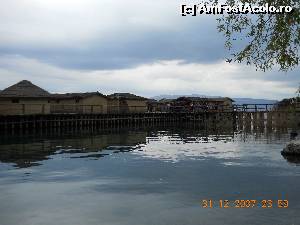 [P01] Lacul Ohrid- Muzeul pe apa din Golful Oaselor. Sat preistoric reconstruit.  » foto by Floria
 - 
<span class="allrVoted glyphicon glyphicon-heart hidden" id="av656482"></span>
<a class="m-l-10 hidden" id="sv656482" onclick="voting_Foto_DelVot(,656482,5763)" role="button">șterge vot <span class="glyphicon glyphicon-remove"></span></a>
<a id="v9656482" class=" c-red"  onclick="voting_Foto_SetVot(656482)" role="button"><span class="glyphicon glyphicon-heart-empty"></span> <b>LIKE</b> = Votează poza</a> <img class="hidden"  id="f656482W9" src="/imagini/loader.gif" border="0" /><span class="AjErrMes hidden" id="e656482ErM"></span>