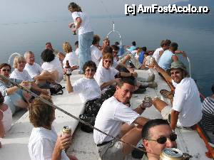 [P12] Veselie mare pe acoperișul vaporului în drum spre Ohrid » foto by mauricius*
 - 
<span class="allrVoted glyphicon glyphicon-heart hidden" id="av416014"></span>
<a class="m-l-10 hidden" id="sv416014" onclick="voting_Foto_DelVot(,416014,5763)" role="button">șterge vot <span class="glyphicon glyphicon-remove"></span></a>
<a id="v9416014" class=" c-red"  onclick="voting_Foto_SetVot(416014)" role="button"><span class="glyphicon glyphicon-heart-empty"></span> <b>LIKE</b> = Votează poza</a> <img class="hidden"  id="f416014W9" src="/imagini/loader.gif" border="0" /><span class="AjErrMes hidden" id="e416014ErM"></span>