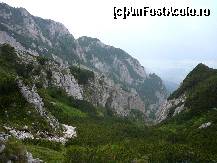 [P30] O alta vale, pe versantul vestic. Atmosfera deja se cam strica » foto by Claudiu U.
 - 
<span class="allrVoted glyphicon glyphicon-heart hidden" id="av243460"></span>
<a class="m-l-10 hidden" id="sv243460" onclick="voting_Foto_DelVot(,243460,5764)" role="button">șterge vot <span class="glyphicon glyphicon-remove"></span></a>
<a id="v9243460" class=" c-red"  onclick="voting_Foto_SetVot(243460)" role="button"><span class="glyphicon glyphicon-heart-empty"></span> <b>LIKE</b> = Votează poza</a> <img class="hidden"  id="f243460W9" src="/imagini/loader.gif" border="0" /><span class="AjErrMes hidden" id="e243460ErM"></span>