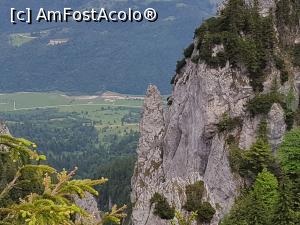 [P21] Cu ceva zoom, observăm formațiunea calcaroasă cunoscută sub denumirea de ”Acul Crăpăturii”.  » foto by Floryn81
 - 
<span class="allrVoted glyphicon glyphicon-heart hidden" id="av1078714"></span>
<a class="m-l-10 hidden" id="sv1078714" onclick="voting_Foto_DelVot(,1078714,5764)" role="button">șterge vot <span class="glyphicon glyphicon-remove"></span></a>
<a id="v91078714" class=" c-red"  onclick="voting_Foto_SetVot(1078714)" role="button"><span class="glyphicon glyphicon-heart-empty"></span> <b>LIKE</b> = Votează poza</a> <img class="hidden"  id="f1078714W9" src="/imagini/loader.gif" border="0" /><span class="AjErrMes hidden" id="e1078714ErM"></span>
