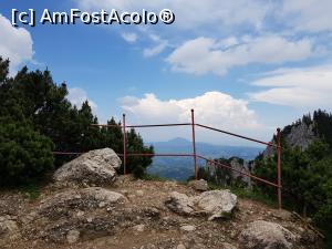 [P22] Șaua Crăpăturii (1580 de metri altitudine) - acesta este balconul amenajat în punctul de belvedere.  » foto by Floryn81
 - 
<span class="allrVoted glyphicon glyphicon-heart hidden" id="av1078715"></span>
<a class="m-l-10 hidden" id="sv1078715" onclick="voting_Foto_DelVot(,1078715,5764)" role="button">șterge vot <span class="glyphicon glyphicon-remove"></span></a>
<a id="v91078715" class=" c-red"  onclick="voting_Foto_SetVot(1078715)" role="button"><span class="glyphicon glyphicon-heart-empty"></span> <b>LIKE</b> = Votează poza</a> <img class="hidden"  id="f1078715W9" src="/imagini/loader.gif" border="0" /><span class="AjErrMes hidden" id="e1078715ErM"></span>