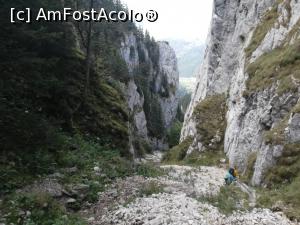 [P44] Cobor&acirc;re prin grohotișul din Valea Crăpăturii » foto by Mika
 - 
<span class="allrVoted glyphicon glyphicon-heart hidden" id="av1195057"></span>
<a class="m-l-10 hidden" id="sv1195057" onclick="voting_Foto_DelVot(,1195057,5764)" role="button">șterge vot <span class="glyphicon glyphicon-remove"></span></a>
<a id="v91195057" class=" c-red"  onclick="voting_Foto_SetVot(1195057)" role="button"><span class="glyphicon glyphicon-heart-empty"></span> <b>LIKE</b> = Votează poza</a> <img class="hidden"  id="f1195057W9" src="/imagini/loader.gif" border="0" /><span class="AjErrMes hidden" id="e1195057ErM"></span>