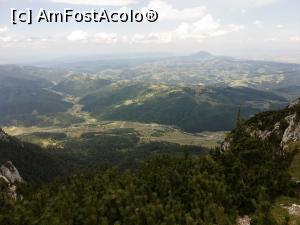 [P24] Vedere asupra Zărneștiului. In depărtare se vede Măgura Codlei » foto by Mika
 - 
<span class="allrVoted glyphicon glyphicon-heart hidden" id="av1090871"></span>
<a class="m-l-10 hidden" id="sv1090871" onclick="voting_Foto_DelVot(,1090871,5764)" role="button">șterge vot <span class="glyphicon glyphicon-remove"></span></a>
<a id="v91090871" class=" c-red"  onclick="voting_Foto_SetVot(1090871)" role="button"><span class="glyphicon glyphicon-heart-empty"></span> <b>LIKE</b> = Votează poza</a> <img class="hidden"  id="f1090871W9" src="/imagini/loader.gif" border="0" /><span class="AjErrMes hidden" id="e1090871ErM"></span>