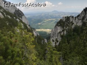 [P09] La Șaua Crăpăturii. Vedere spre Valea Crăpăturii și Zărnești » foto by Mika
 - 
<span class="allrVoted glyphicon glyphicon-heart hidden" id="av1090855"></span>
<a class="m-l-10 hidden" id="sv1090855" onclick="voting_Foto_DelVot(,1090855,5764)" role="button">șterge vot <span class="glyphicon glyphicon-remove"></span></a>
<a id="v91090855" class=" c-red"  onclick="voting_Foto_SetVot(1090855)" role="button"><span class="glyphicon glyphicon-heart-empty"></span> <b>LIKE</b> = Votează poza</a> <img class="hidden"  id="f1090855W9" src="/imagini/loader.gif" border="0" /><span class="AjErrMes hidden" id="e1090855ErM"></span>