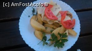 [P15] Pui trist cu cartofi fara gust. Rest. Vila Franka » foto by umflatila
 - 
<span class="allrVoted glyphicon glyphicon-heart hidden" id="av796824"></span>
<a class="m-l-10 hidden" id="sv796824" onclick="voting_Foto_DelVot(,796824,5768)" role="button">șterge vot <span class="glyphicon glyphicon-remove"></span></a>
<a id="v9796824" class=" c-red"  onclick="voting_Foto_SetVot(796824)" role="button"><span class="glyphicon glyphicon-heart-empty"></span> <b>LIKE</b> = Votează poza</a> <img class="hidden"  id="f796824W9" src="/imagini/loader.gif" border="0" /><span class="AjErrMes hidden" id="e796824ErM"></span>