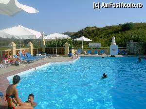 [P01] Daphne Holiday-piscina hotelului (linistita si cu putina lume, de obicei)  » foto by Keyla
 - 
<span class="allrVoted glyphicon glyphicon-heart hidden" id="av393931"></span>
<a class="m-l-10 hidden" id="sv393931" onclick="voting_Foto_DelVot(,393931,5774)" role="button">șterge vot <span class="glyphicon glyphicon-remove"></span></a>
<a id="v9393931" class=" c-red"  onclick="voting_Foto_SetVot(393931)" role="button"><span class="glyphicon glyphicon-heart-empty"></span> <b>LIKE</b> = Votează poza</a> <img class="hidden"  id="f393931W9" src="/imagini/loader.gif" border="0" /><span class="AjErrMes hidden" id="e393931ErM"></span>