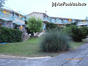 [P03] curtea hotelului si o parte din hotel » foto by sstm20
 - 
<span class="allrVoted glyphicon glyphicon-heart hidden" id="av392014"></span>
<a class="m-l-10 hidden" id="sv392014" onclick="voting_Foto_DelVot(,392014,5774)" role="button">șterge vot <span class="glyphicon glyphicon-remove"></span></a>
<a id="v9392014" class=" c-red"  onclick="voting_Foto_SetVot(392014)" role="button"><span class="glyphicon glyphicon-heart-empty"></span> <b>LIKE</b> = Votează poza</a> <img class="hidden"  id="f392014W9" src="/imagini/loader.gif" border="0" /><span class="AjErrMes hidden" id="e392014ErM"></span>