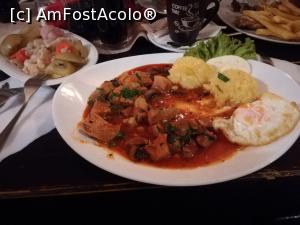 [P05] Tochitura munteneasca si salata de muraturi! Irezistibile!  » foto by Sejurica
 - 
<span class="allrVoted glyphicon glyphicon-heart hidden" id="av943574"></span>
<a class="m-l-10 hidden" id="sv943574" onclick="voting_Foto_DelVot(,943574,5780)" role="button">șterge vot <span class="glyphicon glyphicon-remove"></span></a>
<a id="v9943574" class=" c-red"  onclick="voting_Foto_SetVot(943574)" role="button"><span class="glyphicon glyphicon-heart-empty"></span> <b>LIKE</b> = Votează poza</a> <img class="hidden"  id="f943574W9" src="/imagini/loader.gif" border="0" /><span class="AjErrMes hidden" id="e943574ErM"></span>