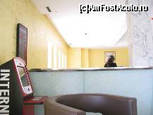 [P04] receptia. se vede panoul unde este afisat cursul si un calculator cu internet - 5 dinari/30 minute. nu l-am folosit pt ca parea sa aiba tastatura de-aia naspa gen selfbanking-urile de ING » foto by cristi_an3000
 - 
<span class="allrVoted glyphicon glyphicon-heart hidden" id="av75860"></span>
<a class="m-l-10 hidden" id="sv75860" onclick="voting_Foto_DelVot(,75860,5790)" role="button">șterge vot <span class="glyphicon glyphicon-remove"></span></a>
<a id="v975860" class=" c-red"  onclick="voting_Foto_SetVot(75860)" role="button"><span class="glyphicon glyphicon-heart-empty"></span> <b>LIKE</b> = Votează poza</a> <img class="hidden"  id="f75860W9" src="/imagini/loader.gif" border="0" /><span class="AjErrMes hidden" id="e75860ErM"></span>