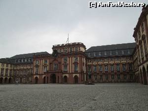 [P06] Castelul din oras » foto by iuby15
 - 
<span class="allrVoted glyphicon glyphicon-heart hidden" id="av677748"></span>
<a class="m-l-10 hidden" id="sv677748" onclick="voting_Foto_DelVot(,677748,5793)" role="button">șterge vot <span class="glyphicon glyphicon-remove"></span></a>
<a id="v9677748" class=" c-red"  onclick="voting_Foto_SetVot(677748)" role="button"><span class="glyphicon glyphicon-heart-empty"></span> <b>LIKE</b> = Votează poza</a> <img class="hidden"  id="f677748W9" src="/imagini/loader.gif" border="0" /><span class="AjErrMes hidden" id="e677748ErM"></span>