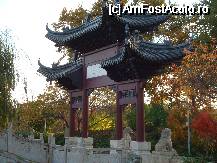 [P17] poarta de intrare in pavilionul chinezesc » foto by Pami*
 - 
<span class="allrVoted glyphicon glyphicon-heart hidden" id="av76009"></span>
<a class="m-l-10 hidden" id="sv76009" onclick="voting_Foto_DelVot(,76009,5793)" role="button">șterge vot <span class="glyphicon glyphicon-remove"></span></a>
<a id="v976009" class=" c-red"  onclick="voting_Foto_SetVot(76009)" role="button"><span class="glyphicon glyphicon-heart-empty"></span> <b>LIKE</b> = Votează poza</a> <img class="hidden"  id="f76009W9" src="/imagini/loader.gif" border="0" /><span class="AjErrMes hidden" id="e76009ErM"></span>