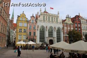 [P42] Gdańsk, Case superbe lângă Fontanna Neptuna, cea albă este Dwór Artusa - Curtea Artus » foto by mprofeanu
 - 
<span class="allrVoted glyphicon glyphicon-heart hidden" id="av1383751"></span>
<a class="m-l-10 hidden" id="sv1383751" onclick="voting_Foto_DelVot(,1383751,5798)" role="button">șterge vot <span class="glyphicon glyphicon-remove"></span></a>
<a id="v91383751" class=" c-red"  onclick="voting_Foto_SetVot(1383751)" role="button"><span class="glyphicon glyphicon-heart-empty"></span> <b>LIKE</b> = Votează poza</a> <img class="hidden"  id="f1383751W9" src="/imagini/loader.gif" border="0" /><span class="AjErrMes hidden" id="e1383751ErM"></span>