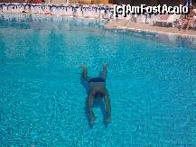 [P38] Acesta este unul din echipa noastră de înotători. El nu poate să înoate decât pe la fundul piscinei, că şi-a implantat nişte branhii şi trebuie să stea acolo cel puţin 20 de zile pe an... » foto by Aeerdna*
 - 
<span class="allrVoted glyphicon glyphicon-heart hidden" id="av266195"></span>
<a class="m-l-10 hidden" id="sv266195" onclick="voting_Foto_DelVot(,266195,5803)" role="button">șterge vot <span class="glyphicon glyphicon-remove"></span></a>
<a id="v9266195" class=" c-red"  onclick="voting_Foto_SetVot(266195)" role="button"><span class="glyphicon glyphicon-heart-empty"></span> <b>LIKE</b> = Votează poza</a> <img class="hidden"  id="f266195W9" src="/imagini/loader.gif" border="0" /><span class="AjErrMes hidden" id="e266195ErM"></span>