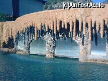 [P59] Detaliu stalactite... După cum se vede, peste ele curge apa termală... Dar acum era la sfârşitul perioadei de funcţionare, ori la început... că apa e cam puţină » foto by Aeerdna*
 - 
<span class="allrVoted glyphicon glyphicon-heart hidden" id="av266221"></span>
<a class="m-l-10 hidden" id="sv266221" onclick="voting_Foto_DelVot(,266221,5803)" role="button">șterge vot <span class="glyphicon glyphicon-remove"></span></a>
<a id="v9266221" class=" c-red"  onclick="voting_Foto_SetVot(266221)" role="button"><span class="glyphicon glyphicon-heart-empty"></span> <b>LIKE</b> = Votează poza</a> <img class="hidden"  id="f266221W9" src="/imagini/loader.gif" border="0" /><span class="AjErrMes hidden" id="e266221ErM"></span>