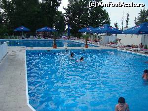 [P10] Piscina mica » foto by serban
 - 
<span class="allrVoted glyphicon glyphicon-heart hidden" id="av521297"></span>
<a class="m-l-10 hidden" id="sv521297" onclick="voting_Foto_DelVot(,521297,5809)" role="button">șterge vot <span class="glyphicon glyphicon-remove"></span></a>
<a id="v9521297" class=" c-red"  onclick="voting_Foto_SetVot(521297)" role="button"><span class="glyphicon glyphicon-heart-empty"></span> <b>LIKE</b> = Votează poza</a> <img class="hidden"  id="f521297W9" src="/imagini/loader.gif" border="0" /><span class="AjErrMes hidden" id="e521297ErM"></span>