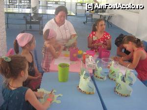 [P09] Doamna Vivi si copiii- abea asteptau sa vina la dumneaei!  » foto by Monix
 - 
<span class="allrVoted glyphicon glyphicon-heart hidden" id="av457978"></span>
<a class="m-l-10 hidden" id="sv457978" onclick="voting_Foto_DelVot(,457978,5809)" role="button">șterge vot <span class="glyphicon glyphicon-remove"></span></a>
<a id="v9457978" class=" c-red"  onclick="voting_Foto_SetVot(457978)" role="button"><span class="glyphicon glyphicon-heart-empty"></span> <b>LIKE</b> = Votează poza</a> <img class="hidden"  id="f457978W9" src="/imagini/loader.gif" border="0" /><span class="AjErrMes hidden" id="e457978ErM"></span>