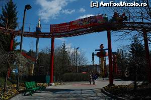 [P17] Sus pe șină mașinuțele Pedal-a-car, în plan secund Kids Power Tower » foto by ariciu*
 - 
<span class="allrVoted glyphicon glyphicon-heart hidden" id="av609906"></span>
<a class="m-l-10 hidden" id="sv609906" onclick="voting_Foto_DelVot(,609906,5812)" role="button">șterge vot <span class="glyphicon glyphicon-remove"></span></a>
<a id="v9609906" class=" c-red"  onclick="voting_Foto_SetVot(609906)" role="button"><span class="glyphicon glyphicon-heart-empty"></span> <b>LIKE</b> = Votează poza</a> <img class="hidden"  id="f609906W9" src="/imagini/loader.gif" border="0" /><span class="AjErrMes hidden" id="e609906ErM"></span>