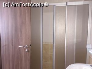 [P05] Baia, curat, consumabile completate zilnic funcție de numarul de persoane. (4 în cazul nostru). Acum exsită prag, și apa nu mai ajujnge în toată baia.  » foto by Nășica
 - 
<span class="allrVoted glyphicon glyphicon-heart hidden" id="av979726"></span>
<a class="m-l-10 hidden" id="sv979726" onclick="voting_Foto_DelVot(,979726,5813)" role="button">șterge vot <span class="glyphicon glyphicon-remove"></span></a>
<a id="v9979726" class=" c-red"  onclick="voting_Foto_SetVot(979726)" role="button"><span class="glyphicon glyphicon-heart-empty"></span> <b>LIKE</b> = Votează poza</a> <img class="hidden"  id="f979726W9" src="/imagini/loader.gif" border="0" /><span class="AjErrMes hidden" id="e979726ErM"></span>
