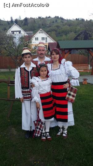 [P09] 2 moldoveni si 2 ardeleni deghizati in moroseni » foto by raducondurache
 - 
<span class="allrVoted glyphicon glyphicon-heart hidden" id="av736211"></span>
<a class="m-l-10 hidden" id="sv736211" onclick="voting_Foto_DelVot(,736211,5815)" role="button">șterge vot <span class="glyphicon glyphicon-remove"></span></a>
<a id="v9736211" class=" c-red"  onclick="voting_Foto_SetVot(736211)" role="button"><span class="glyphicon glyphicon-heart-empty"></span> <b>LIKE</b> = Votează poza</a> <img class="hidden"  id="f736211W9" src="/imagini/loader.gif" border="0" /><span class="AjErrMes hidden" id="e736211ErM"></span>