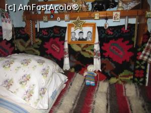 [P13] Interior de casă maramureşană. În fotografie soţii Grec şi fiul lor care nu mai este. » foto by Michi
 - 
<span class="allrVoted glyphicon glyphicon-heart hidden" id="av1002466"></span>
<a class="m-l-10 hidden" id="sv1002466" onclick="voting_Foto_DelVot(,1002466,5815)" role="button">șterge vot <span class="glyphicon glyphicon-remove"></span></a>
<a id="v91002466" class=" c-red"  onclick="voting_Foto_SetVot(1002466)" role="button"><span class="glyphicon glyphicon-heart-empty"></span> <b>LIKE</b> = Votează poza</a> <img class="hidden"  id="f1002466W9" src="/imagini/loader.gif" border="0" /><span class="AjErrMes hidden" id="e1002466ErM"></span>