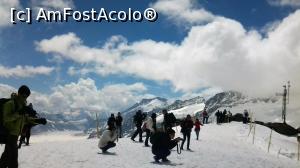 [P15] Elvetia - Jungfraujoch - Amintiri (pe stalpul din fundal sunt camere live)  » foto by Bujie
 - 
<span class="allrVoted glyphicon glyphicon-heart hidden" id="av952659"></span>
<a class="m-l-10 hidden" id="sv952659" onclick="voting_Foto_DelVot(,952659,5826)" role="button">șterge vot <span class="glyphicon glyphicon-remove"></span></a>
<a id="v9952659" class=" c-red"  onclick="voting_Foto_SetVot(952659)" role="button"><span class="glyphicon glyphicon-heart-empty"></span> <b>LIKE</b> = Votează poza</a> <img class="hidden"  id="f952659W9" src="/imagini/loader.gif" border="0" /><span class="AjErrMes hidden" id="e952659ErM"></span>