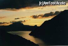 [P11] soare apune, varianta dandana:) fotografia facuta din turnul castelului. as fi vrut sa mi-o fac tablou impreuna cu inca citeva...desi fotografiile sint doar o foarte palida redare a realitatii in cazul de fata, jur cu mina pe inima:) » foto by dandana
 - 
<span class="allrVoted glyphicon glyphicon-heart hidden" id="av161148"></span>
<a class="m-l-10 hidden" id="sv161148" onclick="voting_Foto_DelVot(,161148,5826)" role="button">șterge vot <span class="glyphicon glyphicon-remove"></span></a>
<a id="v9161148" class=" c-red"  onclick="voting_Foto_SetVot(161148)" role="button"><span class="glyphicon glyphicon-heart-empty"></span> <b>LIKE</b> = Votează poza</a> <img class="hidden"  id="f161148W9" src="/imagini/loader.gif" border="0" /><span class="AjErrMes hidden" id="e161148ErM"></span>