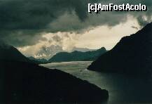 [P12] asta iti taie respiratia de-a dreptul! soarele era pe punctul de a apune de tot, nori grei se lasau asupra noastra, iar in zare oaza de lumina, rece:) breathtaking, cum ziceam:) » foto by dandana
 - 
<span class="allrVoted glyphicon glyphicon-heart hidden" id="av161149"></span>
<a class="m-l-10 hidden" id="sv161149" onclick="voting_Foto_DelVot(,161149,5826)" role="button">șterge vot <span class="glyphicon glyphicon-remove"></span></a>
<a id="v9161149" class=" c-red"  onclick="voting_Foto_SetVot(161149)" role="button"><span class="glyphicon glyphicon-heart-empty"></span> <b>LIKE</b> = Votează poza</a> <img class="hidden"  id="f161149W9" src="/imagini/loader.gif" border="0" /><span class="AjErrMes hidden" id="e161149ErM"></span>