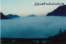 [P02] aceeasi situatie, dar privirea este in fata peste lake luzern.ceata este atit de deasa incit nu se vede nici drumul ce urca spre Axenstein. sintem deasupra norilor, prieteni cu virfurile muntilor:) » foto by dandana
 - 
<span class="allrVoted glyphicon glyphicon-heart hidden" id="av161112"></span>
<a class="m-l-10 hidden" id="sv161112" onclick="voting_Foto_DelVot(,161112,5826)" role="button">șterge vot <span class="glyphicon glyphicon-remove"></span></a>
<a id="v9161112" class=" c-red"  onclick="voting_Foto_SetVot(161112)" role="button"><span class="glyphicon glyphicon-heart-empty"></span> <b>LIKE</b> = Votează poza</a> <img class="hidden"  id="f161112W9" src="/imagini/loader.gif" border="0" /><span class="AjErrMes hidden" id="e161112ErM"></span>