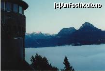 [P03] aceeasi ceata, de data asta privirea este atintita spre virfurile muntilor de peste lac in dreptul turnului. se vad primele raze ale soarelui luminind crestele inzapezite ale muntilor. colt de rai:) » foto by dandana
 - 
<span class="allrVoted glyphicon glyphicon-heart hidden" id="av161113"></span>
<a class="m-l-10 hidden" id="sv161113" onclick="voting_Foto_DelVot(,161113,5826)" role="button">șterge vot <span class="glyphicon glyphicon-remove"></span></a>
<a id="v9161113" class=" c-red"  onclick="voting_Foto_SetVot(161113)" role="button"><span class="glyphicon glyphicon-heart-empty"></span> <b>LIKE</b> = Votează poza</a> <img class="hidden"  id="f161113W9" src="/imagini/loader.gif" border="0" /><span class="AjErrMes hidden" id="e161113ErM"></span>