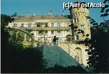 [P06] Axenstein asa cum arata acum, turnul este ce a mai ramas din vechiul stabiliment. Acum el apartine unuia dintre proprietarii domeniului, caci e un domeniu intreg, teren de golf cu 9 gauri, cladirea plus imprejurimile. » foto by dandana
 - 
<span class="allrVoted glyphicon glyphicon-heart hidden" id="av161133"></span>
<a class="m-l-10 hidden" id="sv161133" onclick="voting_Foto_DelVot(,161133,5826)" role="button">șterge vot <span class="glyphicon glyphicon-remove"></span></a>
<a id="v9161133" class=" c-red"  onclick="voting_Foto_SetVot(161133)" role="button"><span class="glyphicon glyphicon-heart-empty"></span> <b>LIKE</b> = Votează poza</a> <img class="hidden"  id="f161133W9" src="/imagini/loader.gif" border="0" /><span class="AjErrMes hidden" id="e161133ErM"></span>