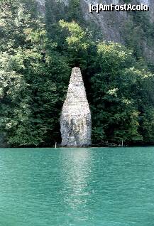 [P04] Schillerstein. Un amanunt interesant, din inaltimea ei lipsese cam o treime, parte care a fost retezata intentionat datorita pericolului de a se distruge monumentul cin bate Foenul care poate genera o furtuna pe lacul Luzern. » foto by dandana
 - 
<span class="allrVoted glyphicon glyphicon-heart hidden" id="av161377"></span>
<a class="m-l-10 hidden" id="sv161377" onclick="voting_Foto_DelVot(,161377,5826)" role="button">șterge vot <span class="glyphicon glyphicon-remove"></span></a>
<a id="v9161377" class=" c-red"  onclick="voting_Foto_SetVot(161377)" role="button"><span class="glyphicon glyphicon-heart-empty"></span> <b>LIKE</b> = Votează poza</a> <img class="hidden"  id="f161377W9" src="/imagini/loader.gif" border="0" /><span class="AjErrMes hidden" id="e161377ErM"></span>