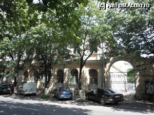 [P23] Chisinau - Aripa veche a liceului 'Gheorghe Asachi', fost Liceu de fete.  » foto by iulianic
 - 
<span class="allrVoted glyphicon glyphicon-heart hidden" id="av355126"></span>
<a class="m-l-10 hidden" id="sv355126" onclick="voting_Foto_DelVot(,355126,5834)" role="button">șterge vot <span class="glyphicon glyphicon-remove"></span></a>
<a id="v9355126" class=" c-red"  onclick="voting_Foto_SetVot(355126)" role="button"><span class="glyphicon glyphicon-heart-empty"></span> <b>LIKE</b> = Votează poza</a> <img class="hidden"  id="f355126W9" src="/imagini/loader.gif" border="0" /><span class="AjErrMes hidden" id="e355126ErM"></span>