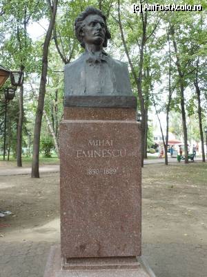 [P30] Chisinau - Mihai Eminescu pe Aleea Clasicilor din Gradina Publica (Parcul Poporului).  » foto by iulianic
 - 
<span class="allrVoted glyphicon glyphicon-heart hidden" id="av355135"></span>
<a class="m-l-10 hidden" id="sv355135" onclick="voting_Foto_DelVot(,355135,5834)" role="button">șterge vot <span class="glyphicon glyphicon-remove"></span></a>
<a id="v9355135" class=" c-red"  onclick="voting_Foto_SetVot(355135)" role="button"><span class="glyphicon glyphicon-heart-empty"></span> <b>LIKE</b> = Votează poza</a> <img class="hidden"  id="f355135W9" src="/imagini/loader.gif" border="0" /><span class="AjErrMes hidden" id="e355135ErM"></span>