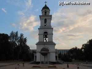 [P05] Chisinau - Turnul clopotnitei Catedralei la ceas de seara.  » foto by iulianic
 - 
<span class="allrVoted glyphicon glyphicon-heart hidden" id="av355102"></span>
<a class="m-l-10 hidden" id="sv355102" onclick="voting_Foto_DelVot(,355102,5834)" role="button">șterge vot <span class="glyphicon glyphicon-remove"></span></a>
<a id="v9355102" class=" c-red"  onclick="voting_Foto_SetVot(355102)" role="button"><span class="glyphicon glyphicon-heart-empty"></span> <b>LIKE</b> = Votează poza</a> <img class="hidden"  id="f355102W9" src="/imagini/loader.gif" border="0" /><span class="AjErrMes hidden" id="e355102ErM"></span>